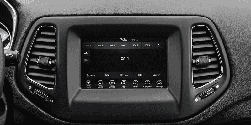 jeep-compass-closeup-of-radio-head-unit