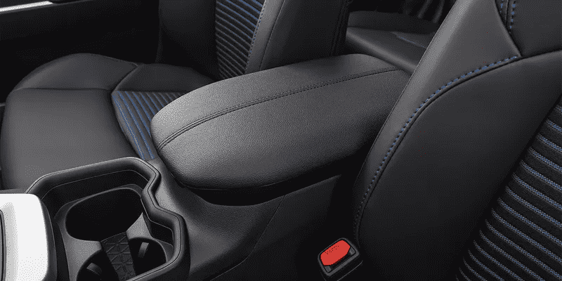 toyota-rav4-hybrid-front-center-console-with-closed-lid-from-drivers-side-looking-down